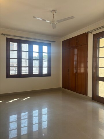 Room in 4 BHK Builder Floor at Chanakyapuri – for Rent