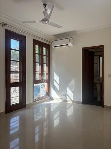 Room in 4 BHK Builder Floor at Chanakyapuri – for Rent