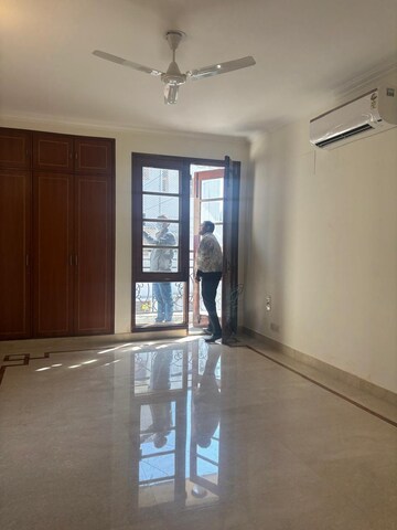 Room in 4 BHK Builder Floor at Chanakyapuri – for Rent