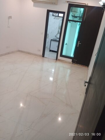 Room in 3 BHK Builder Floor at Greater Kailash I – for Rent