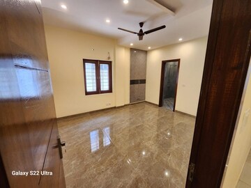 Room in 4 BHK Builder Floor at Nehru Enclave – for Rent