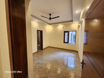 Master Bedroom in 4 BHK Builder Floor at Nehru Enclave – for Rent