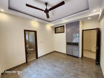 Room in 4 BHK Builder Floor at Nehru Enclave – for Rent
