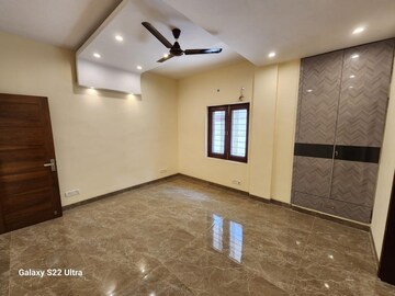 Room in 4 BHK Builder Floor at Nehru Enclave – for Rent