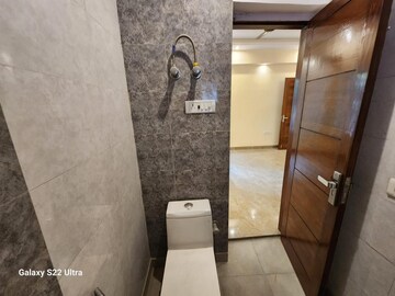 Furnished Amenities in 4 BHK Builder Floor at Nehru Enclave – for Rent