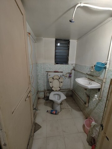 Bathroom in 2.5 BHK Apartment at Jhala Mayuk, Kothrud – for Rent