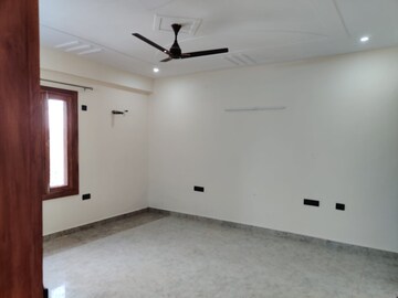 Room in 3.5 BHK Villa at Omicron Ii Greater Noida – for Rent