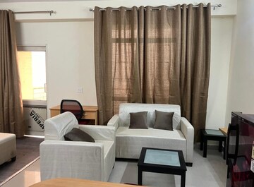 Master Bedroom in 6+ BHK Apartment at Royal Apartments, Sigma Iv Greater Noida – for Rent