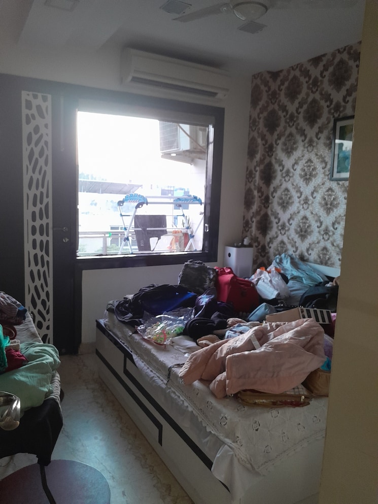 Bedroom, rohini sector 11 4 Bedroom 130 Sq.Mt. Builder Floor In Rohini Sector 11 Delhi 7951512