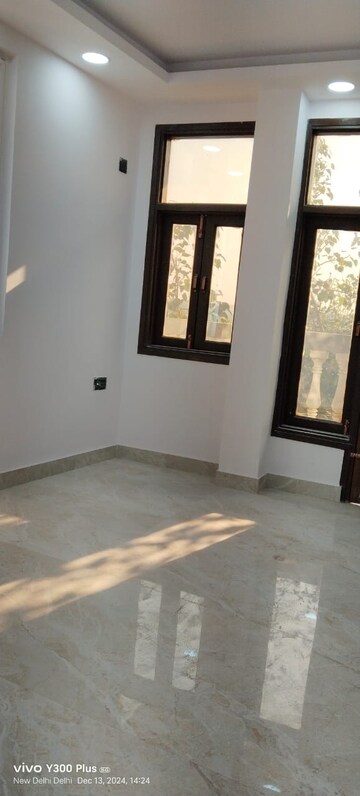 Room in 3 BHK Builder Floor at Govindpuri – for Rent
