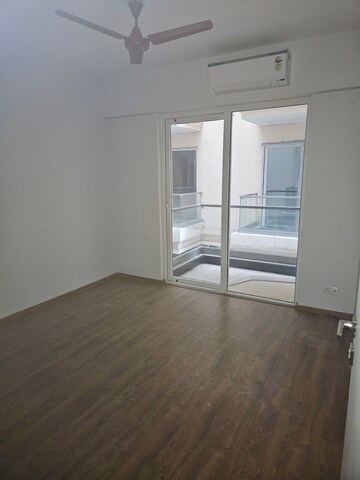 Room in 2 BHK Apartment at Signature Global City, Sector 37d – for Rent
