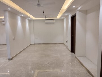 Room in 4 BHK Builder Floor at Infinite Luxury, South City 2 – for Rent