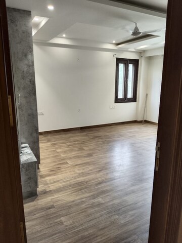 Room in 4 BHK Builder Floor at Infinite Luxury, South City 2 – for Rent