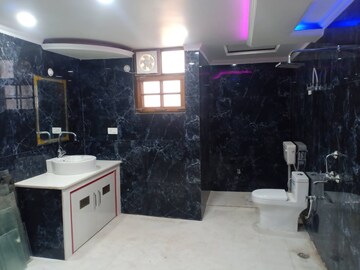 Master Bedroom in 3 BHK Builder Floor at Sector 37 – for Rent