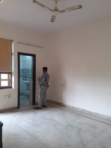 Room in 3 BHK Builder Floor at Sector 19 – for Rent