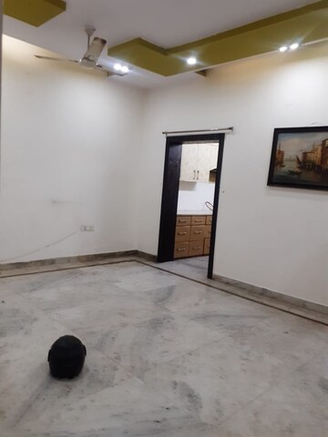 Room in 3 BHK Builder Floor at Sector 19 – for Rent