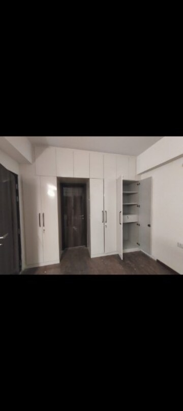 Room in 4 BHK Builder Floor at DLF Garden City Independent Floors, Sector 92 – for Rent