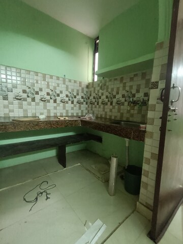 Kitchen in 1.5 BHK Builder Floor at Mayur Vihar Phase 1 Extension – for Rent
