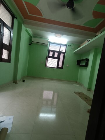 Living Room in 1.5 BHK Builder Floor at Mayur Vihar Phase 1 Extension – for Rent