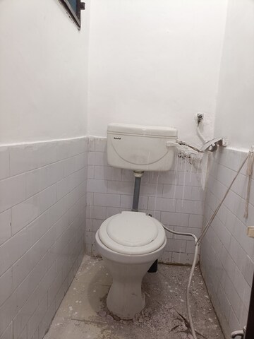 Bathroom in 1.5 BHK Builder Floor at Mayur Vihar Phase 1 Extension – for Rent