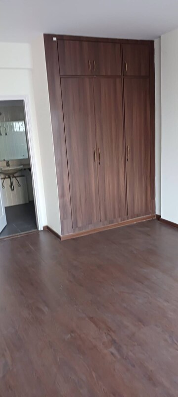 Room in 3 BHK Apartment at Eldeco Green Meadows, Pi Greater Noida – for Rent