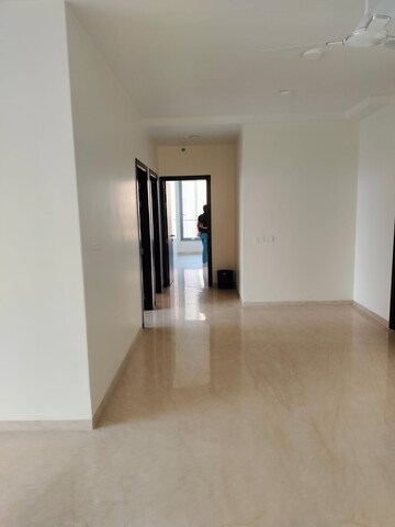Room in 3 BHK Apartment at Oberoi Maxima, Andheri East – for Rent
