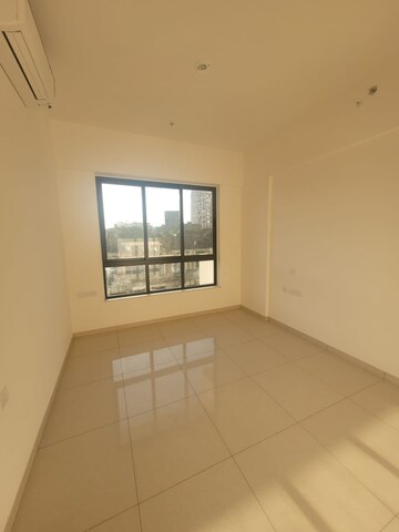 Room in 3 BHK Apartment at Shapoorji Pallonji Vicinia, Powai – for Sale