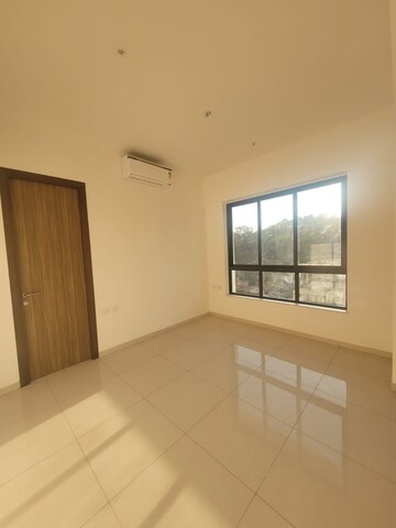 Room in 3 BHK Apartment at Shapoorji Pallonji Vicinia, Powai – for Sale