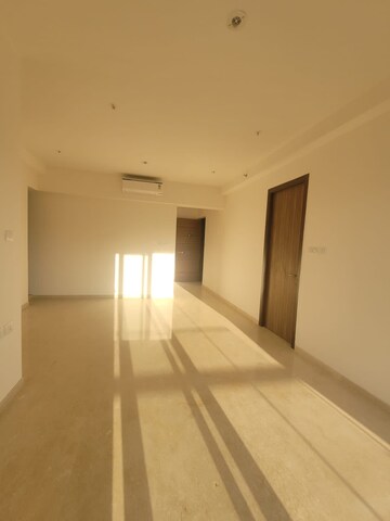 Room in 3 BHK Apartment at Shapoorji Pallonji Vicinia, Powai – for Sale