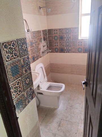 Bathroom in 3.5 BHK Apartment at Migsun Ultimo, Omicron Iii Greater Noida – for Rent
