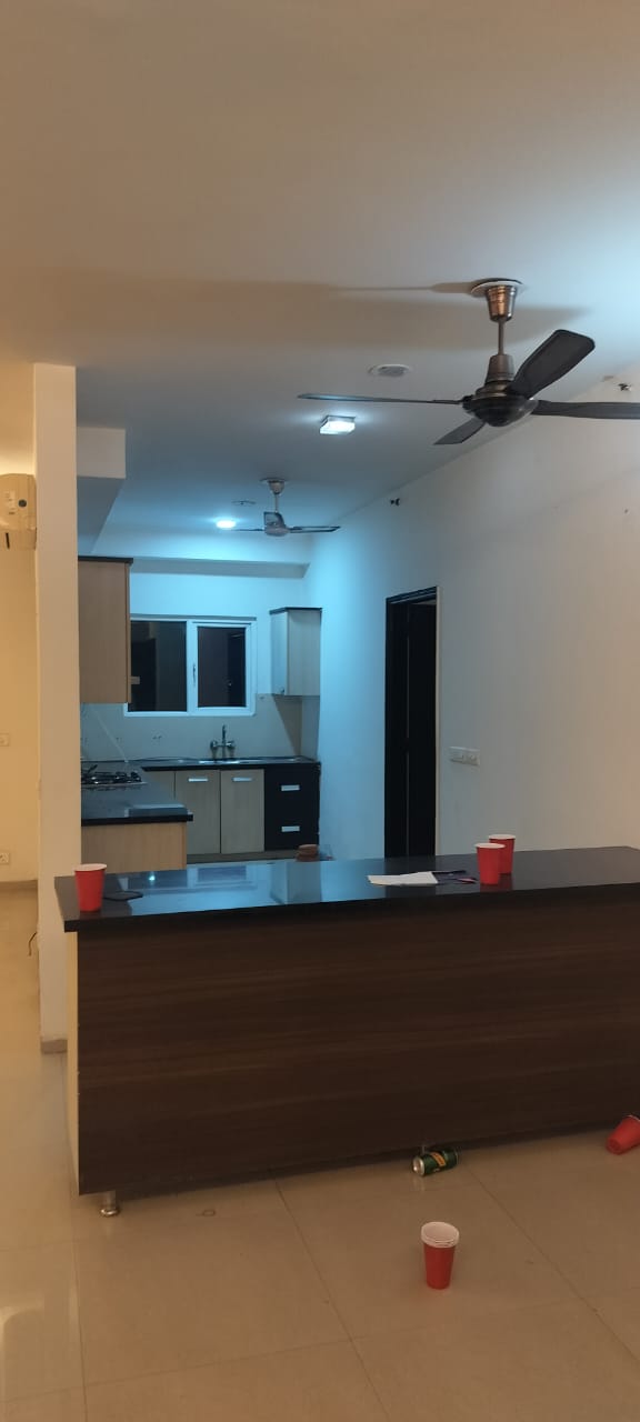 3.5 BHK + Pooja Room,Servant Room Apartment For Sale in Omaxe Twin Towers