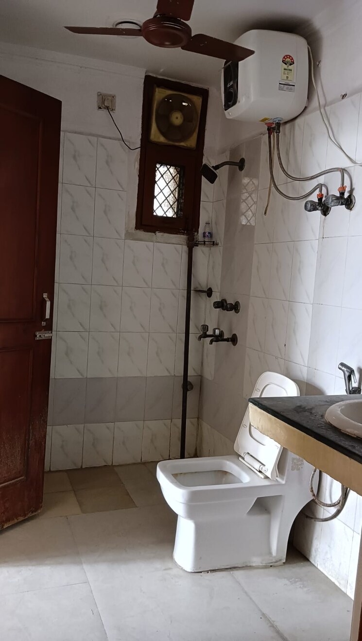 Bathroom, alok-vihar 3 Bedroom 1310 Sq.Ft. Apartment In Sector 50 Noida 7952007