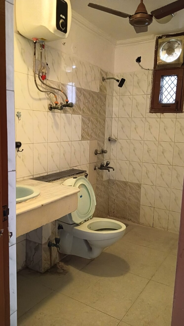 Bathroom, alok-vihar 3 Bedroom 1310 Sq.Ft. Apartment In Sector 50 Noida 7952007