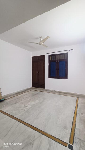 Room in 3.5 BHK Apartment at Sector 50 – for Sale