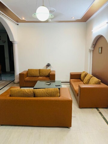 Master Bedroom in 3 BHK Builder Floor at Ansal Sushant Lok I, Sector 43 – for Rent