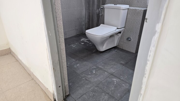 Bathroom, sector 19b dwarka 3 Bedroom 2100 Sq.Ft. Apartment In Sector 19b Dwarka Delhi 7952129
