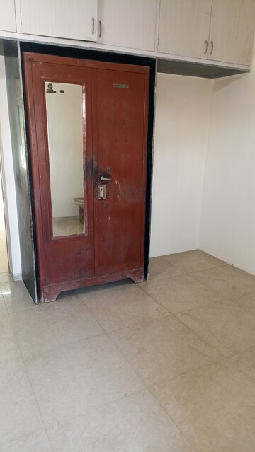 Room in 1 BHK Apartment at Jivrajpark – for Rent