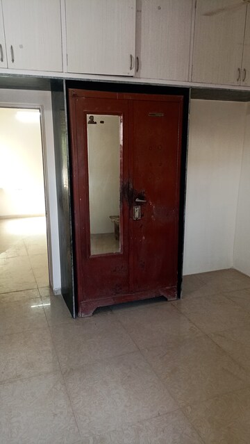 Room in 1 BHK Apartment at Jivrajpark – for Rent