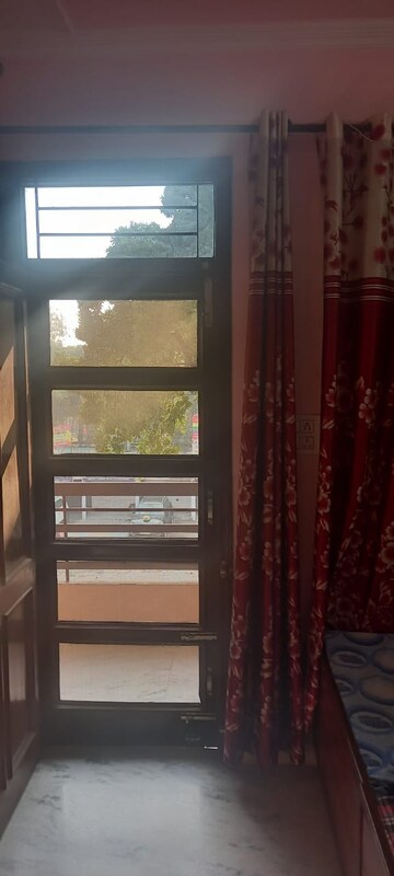 Master Bedroom in 2 BHK Builder Floor at Sector 40 – for Rent