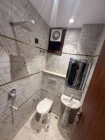 Bathroom in 1 BHK Builder Floor at Ashok Nagar – for Rent