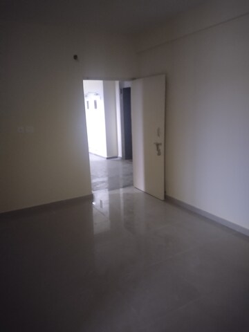 Room in 2 BHK Apartment at Pyramid Elite, Sector 86 – for Rent