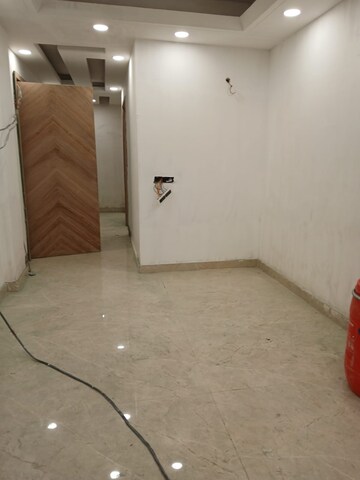 Room in 4 BHK Builder Floor at Manglapuri – for Sale