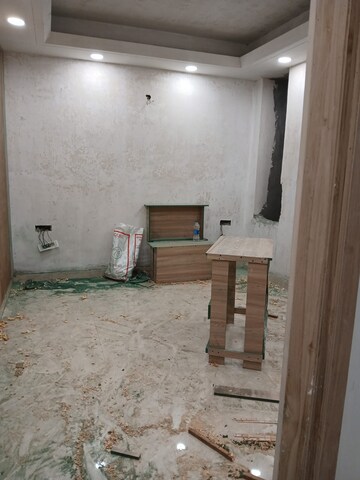 Master Bedroom in 4 BHK Builder Floor at Manglapuri – for Sale