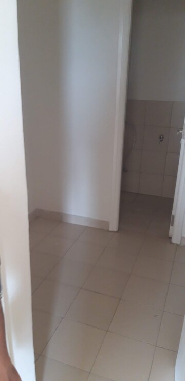 Room in 3 BHK Apartment at Emaar Palm Gardens, Sector 83 – for Rent