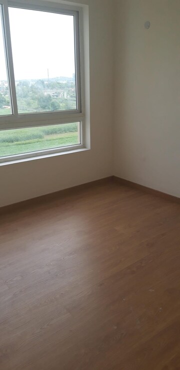 Room in 3 BHK Apartment at Emaar Palm Gardens, Sector 83 – for Rent