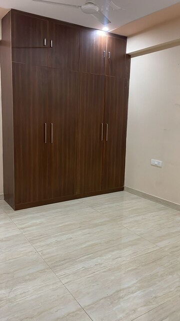 Room in 2 BHK Apartment at Signature Roselia Phase 2, Sector 95a – for Rent