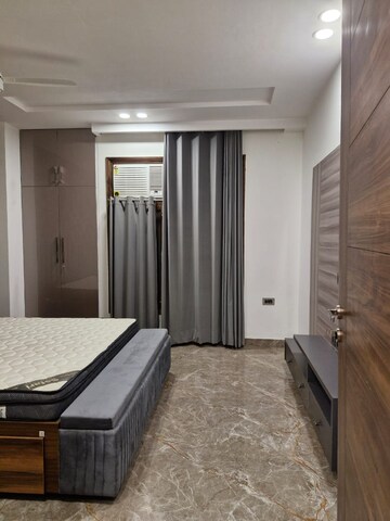 Building Lobby in 2 BHK Builder Floor at Ansal Royale Casa, Sector 55 – for Rent