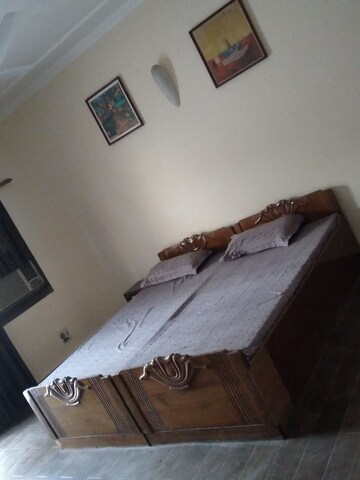 Bedroom in 2 BHK Builder Floor at Sector 23 – for Rent