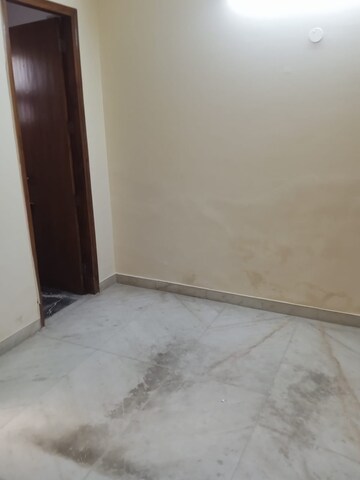 Master Bedroom in 3 BHK Builder Floor at RWA Residential Society Sector 46, Sector 46 – for Rent