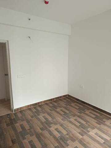 Room in 2 BHK Apartment at Migsun Twinz, Eta Ii Greater Noida – for Rent